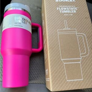 STANLEY Quencher H2.O FlowStateTM Tumbler 40oz Camelia Limited Edition